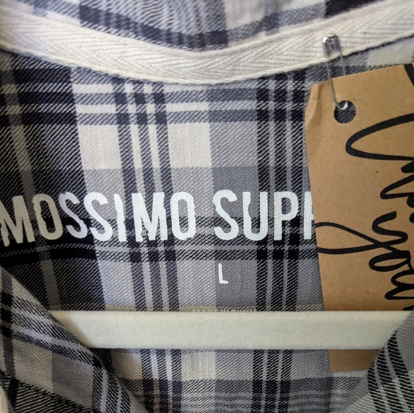 Kansas City Chiefs Upcycled Handcrafted Dip Dye Bleach Button Down Shirt - Picture 9 of 15